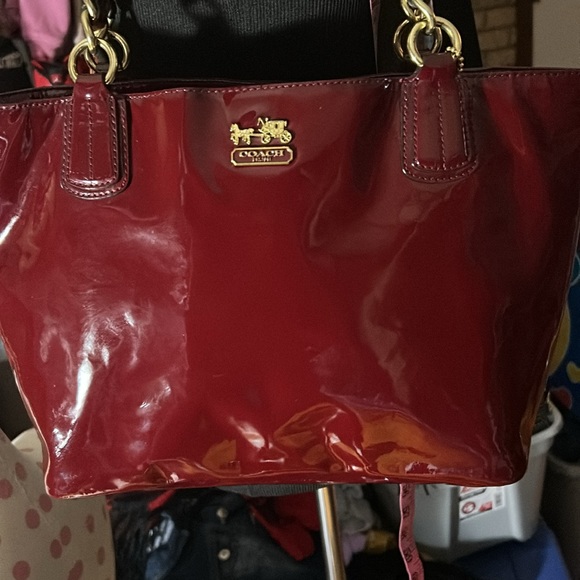 ♥️Authentic Burgundy Coach patent Leather w/ Gold hardware & Original hang tag - Picture 17 of 17